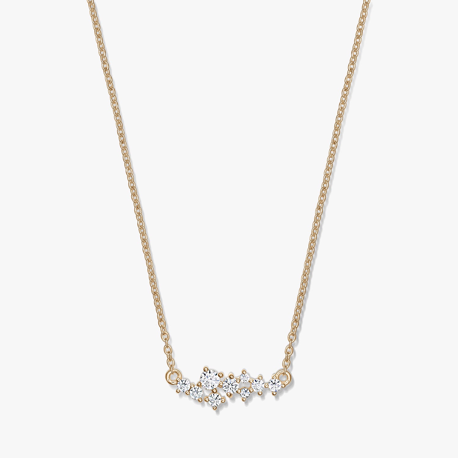Collana in argento Golden Constellation con catena delicata e motivo a costellazione di pietre trasparenti, fotografata su sfondo bianco.