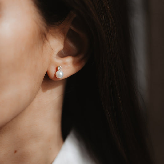 Orecchini in argento Astrid - Perla Naturale e Topazio Bianco - Indira