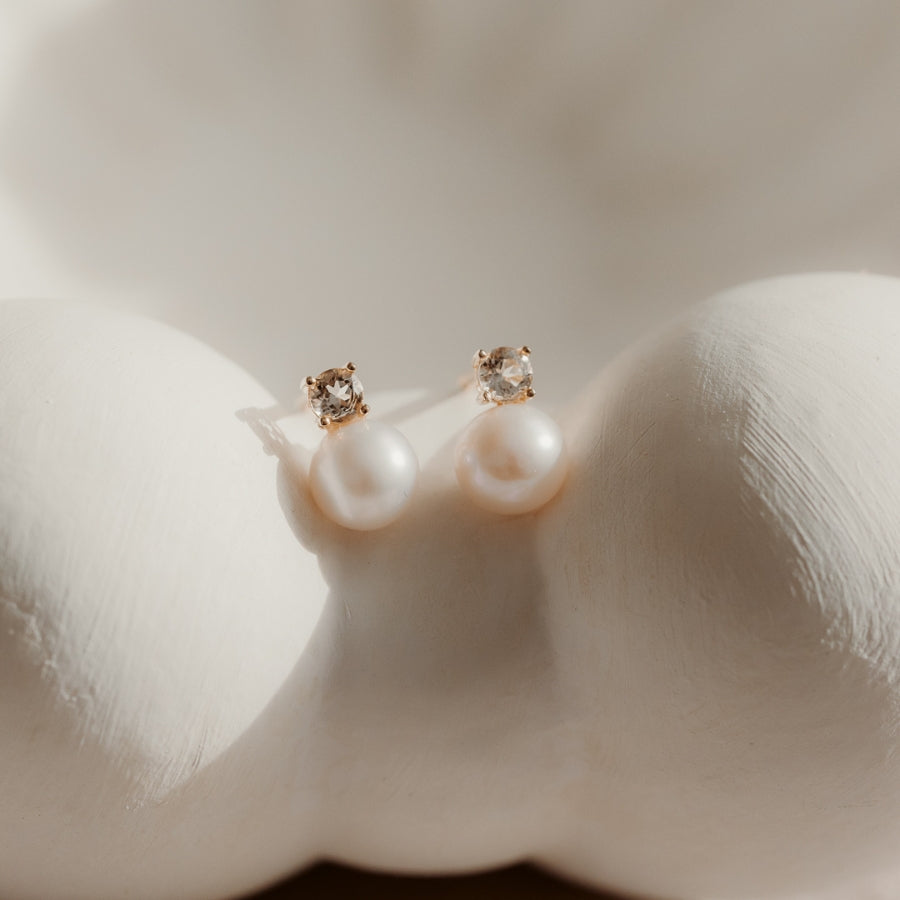 Orecchini in argento Astrid - Perla Naturale e Topazio Bianco - Indira