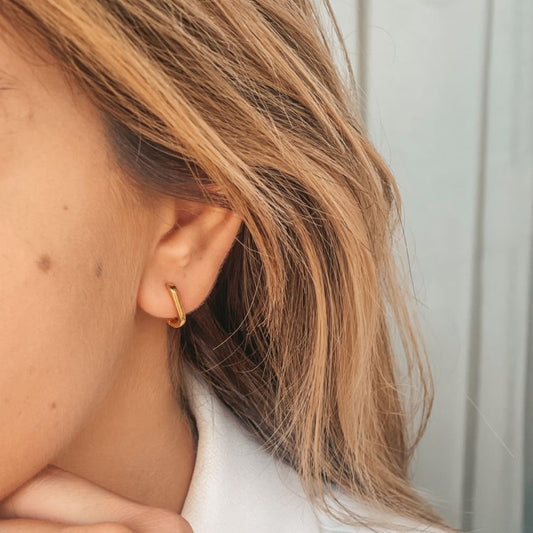 Orecchini in argento Golden U Hoops - Indira