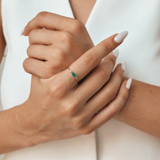 Anello in oro Camile - Smeraldo e Diamanti - Indira