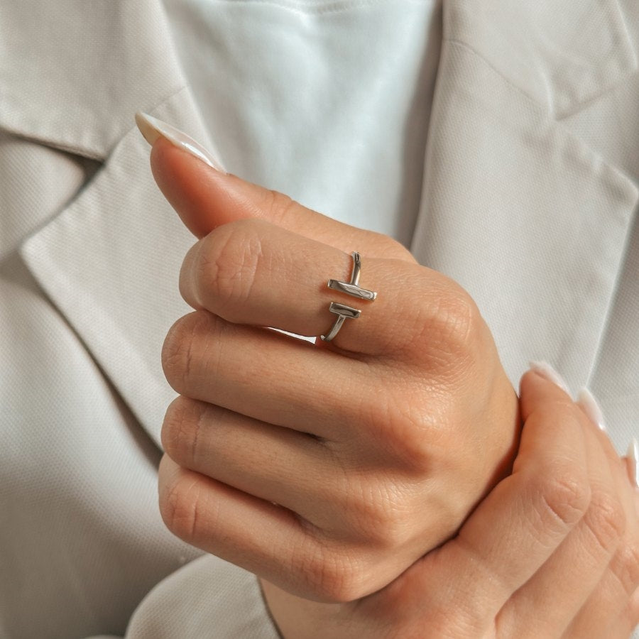 Anello in argento Parallel Bar - Indira