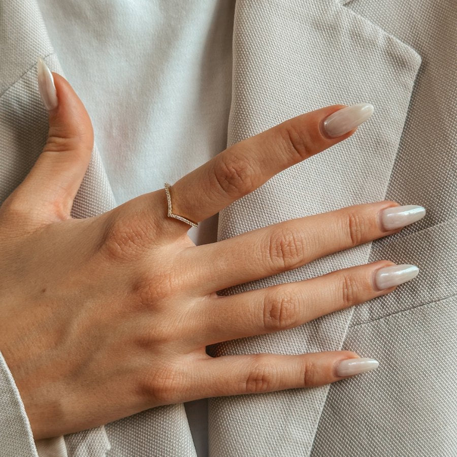 Anello in argento Golden Simple V - Zirconio - Indira