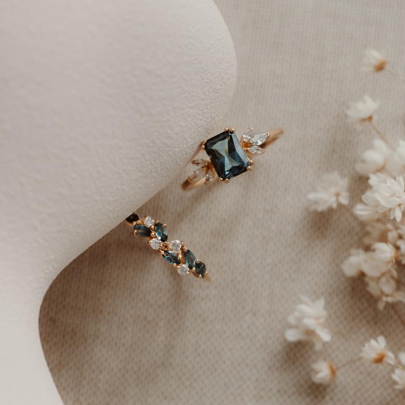 Anello in argento Golden Verdure - Topazio Blu London - Indira
