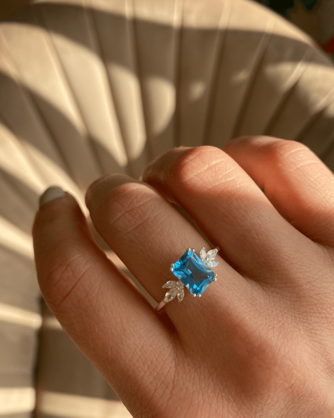 Anello in argento Faerie - Topazio Blu - Indira