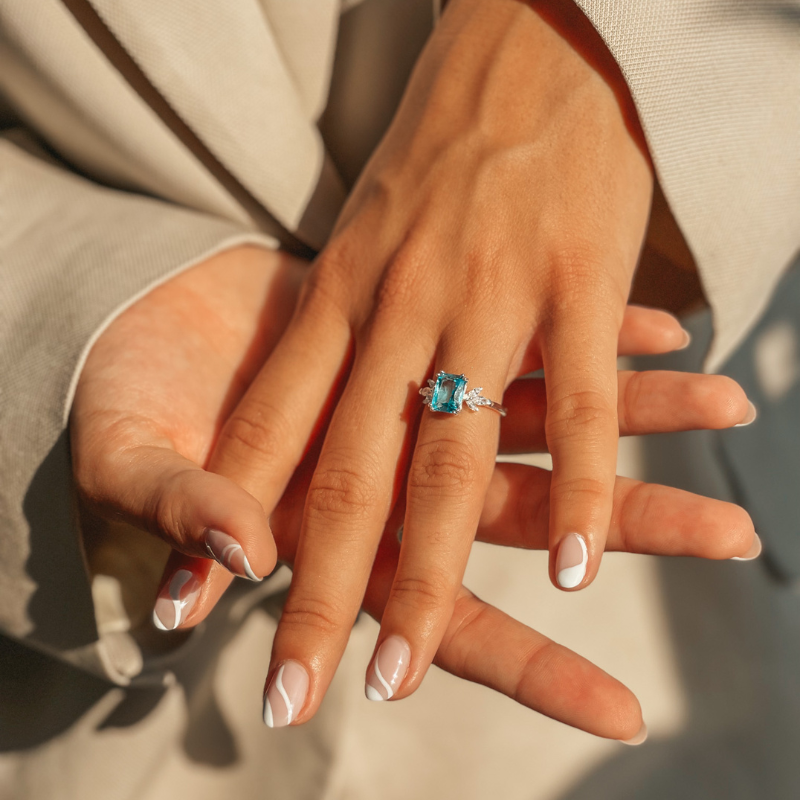 Anello in argento Faerie - Topazio Blu - Indira