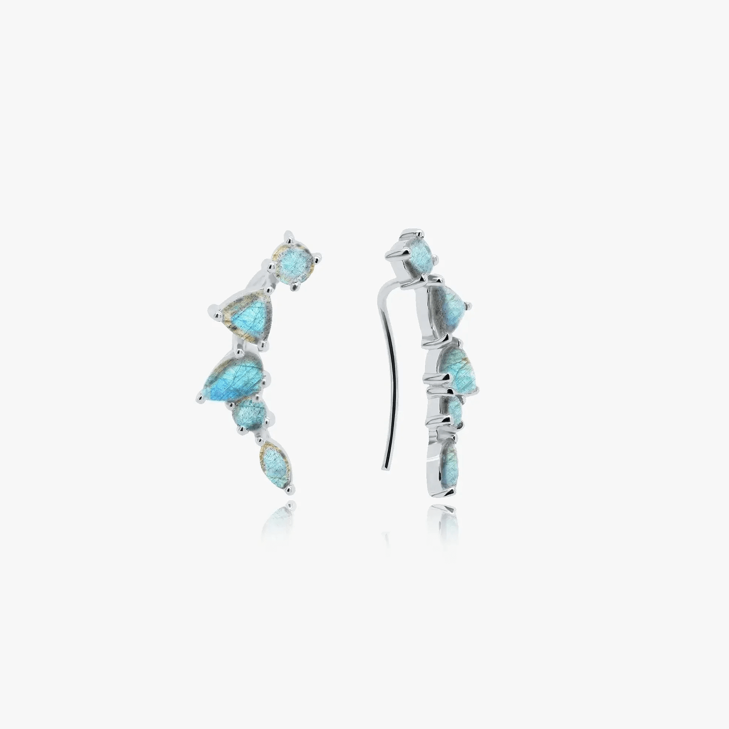 Orecchini Valery in argento con pietre di labradorite su sfondo bianco.
