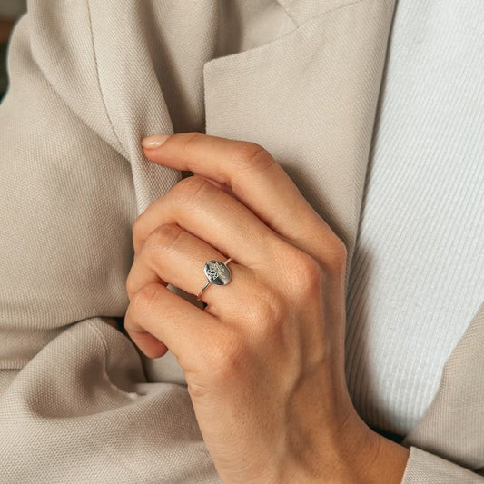 Anello in argento Birth Flower - Loto di Luglio - Indira