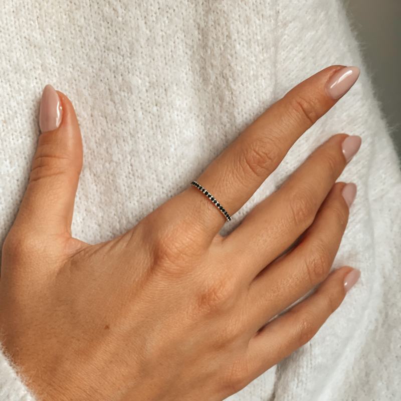 Anello in argento Classic Eternity - Onice Nero - Indira