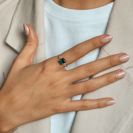 Anello in oro Golden Faerie - Topazio Blu Londra - Indira