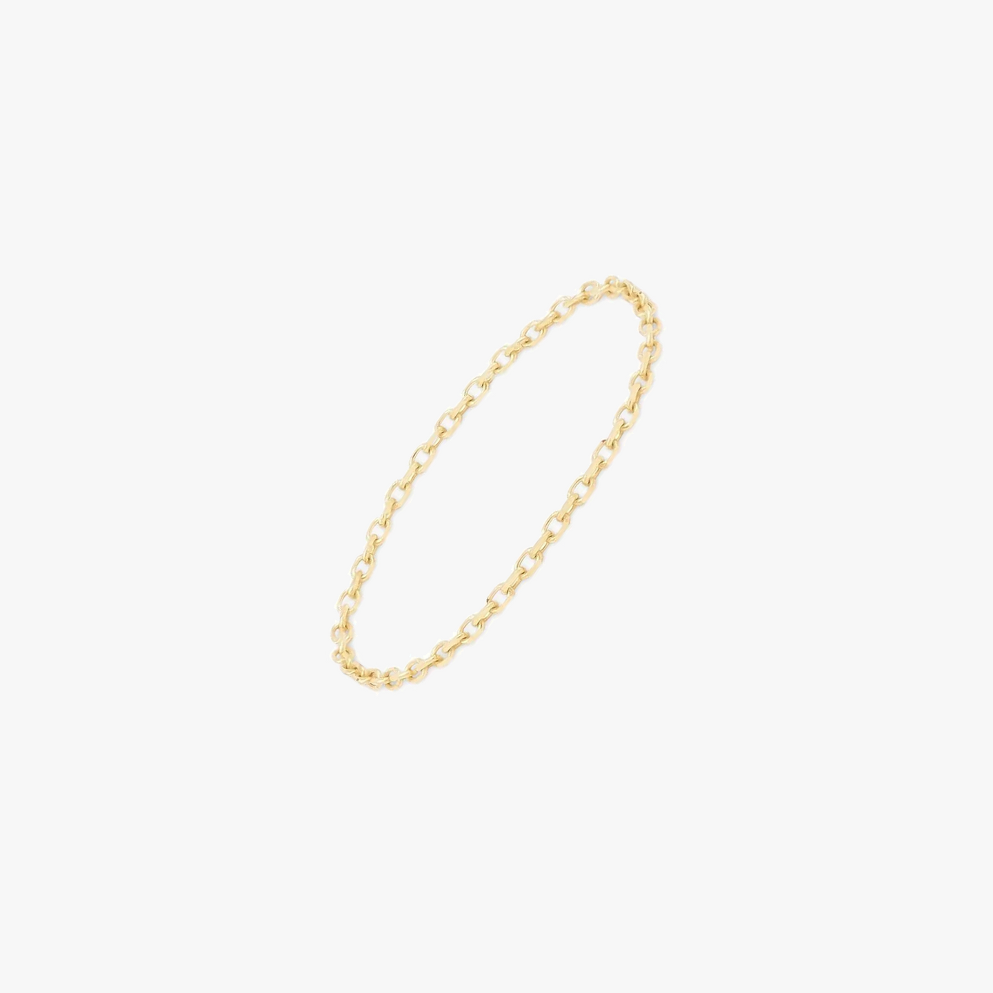 Anello a catena in oro 14K esposto su sfondo bianco.