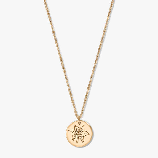 Collana in argento 925 dal tono dorato con pendente a disco rotondo inciso con un fiore di giglio, visualizzata centrata su sfondo bianco.