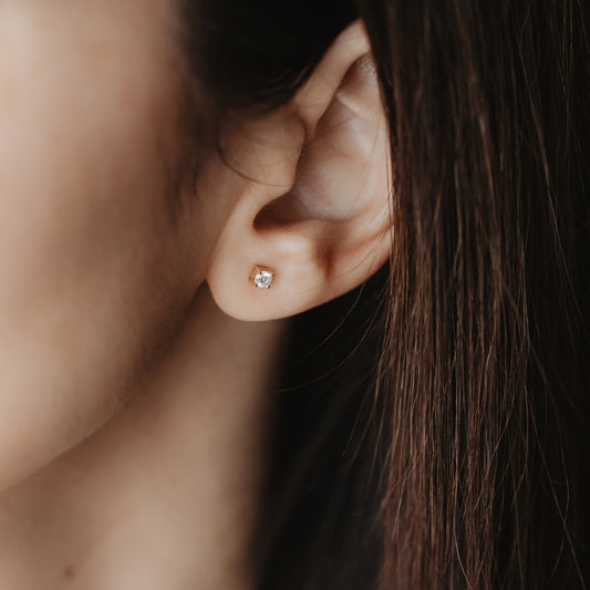 Orecchini in oro Timeless 0.2 CT - Indira