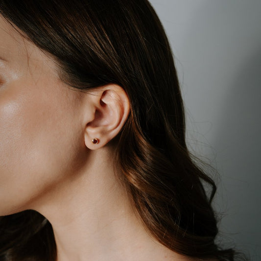 Orecchini d'argento Birthstone Golden January - Granato - Indira