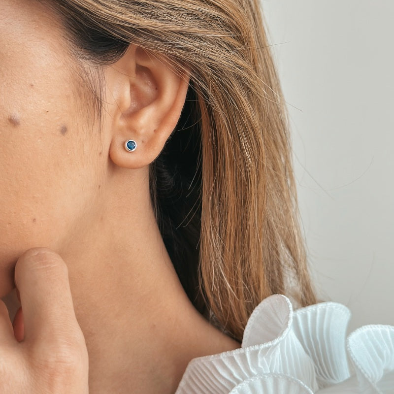 Orecchini in argento Birthstone Settembre - Zaffiro - Indira