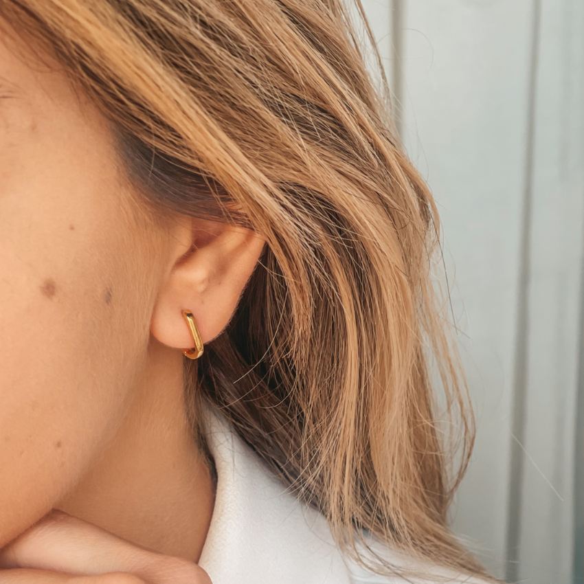 Orecchini in argento Golden U Hoops - Indira