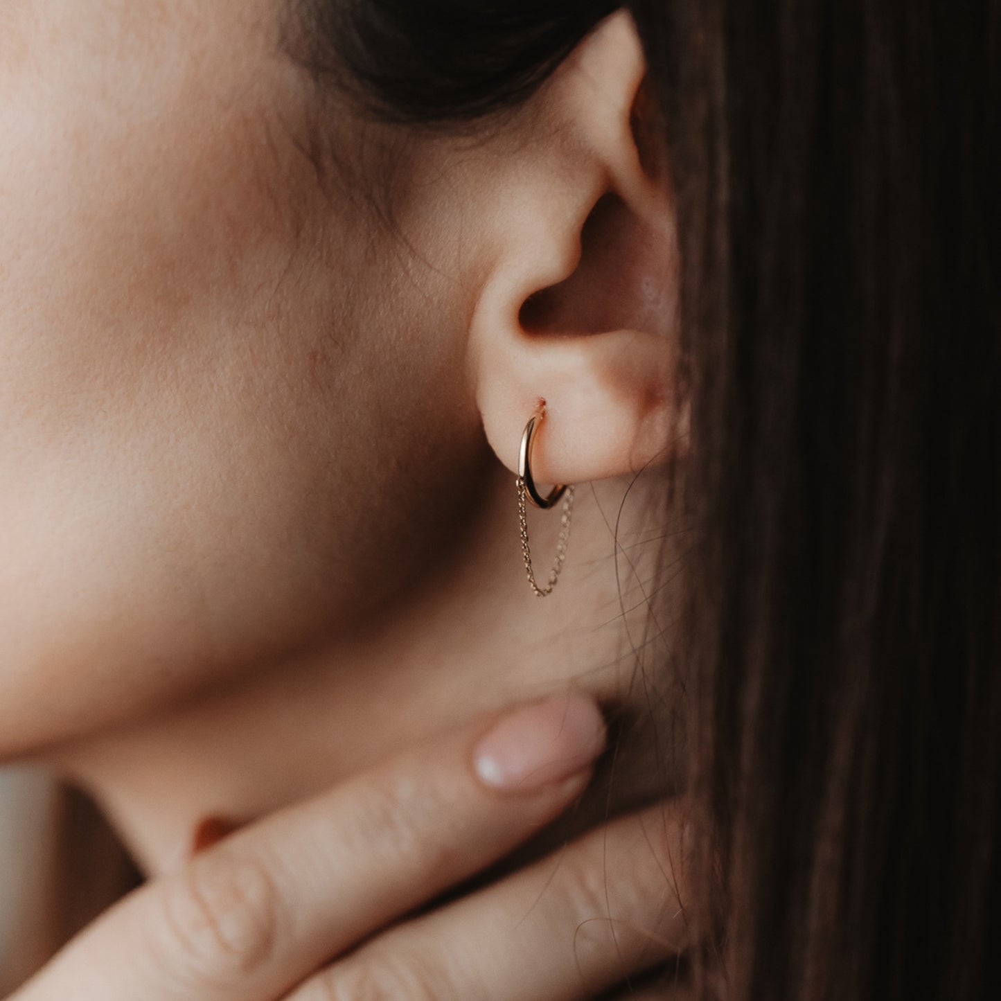 Orecchini in oro Chained Hoops - Indira