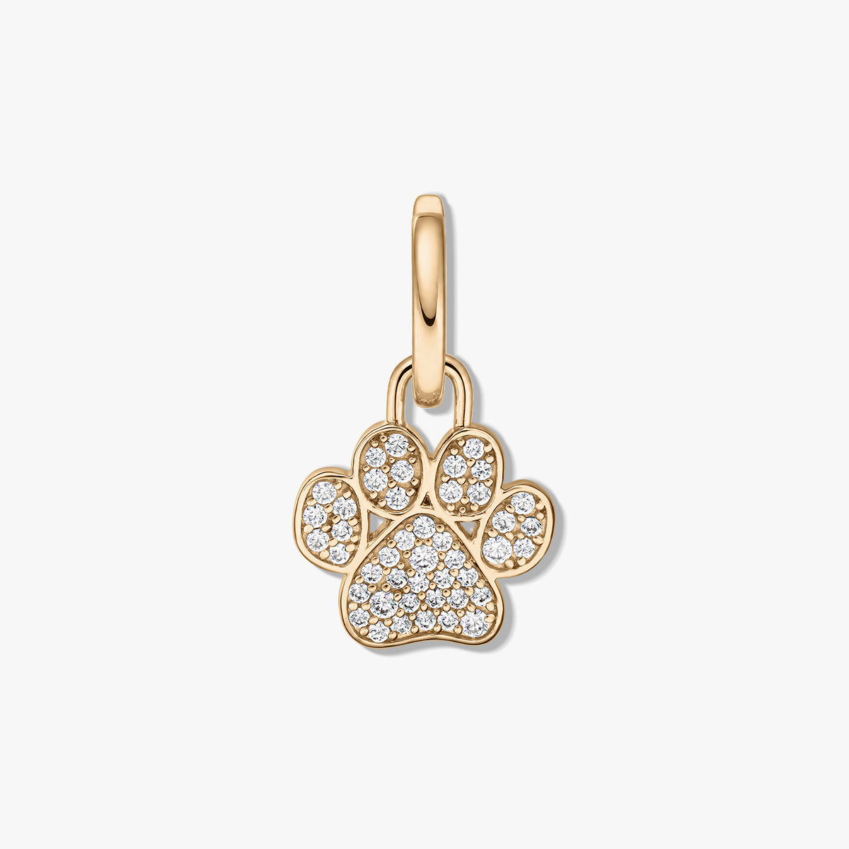 Pendente a forma di zampa in argento sterling placcato oro giallo con pavé di zirconia trasparente su sfondo bianco.