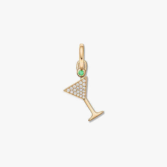 Ciondolo in argento sterling con finitura oro a forma di bicchiere da martini con zirconi trasparenti pavé e un piccolo accento di pietra verde su sfondo bianco.