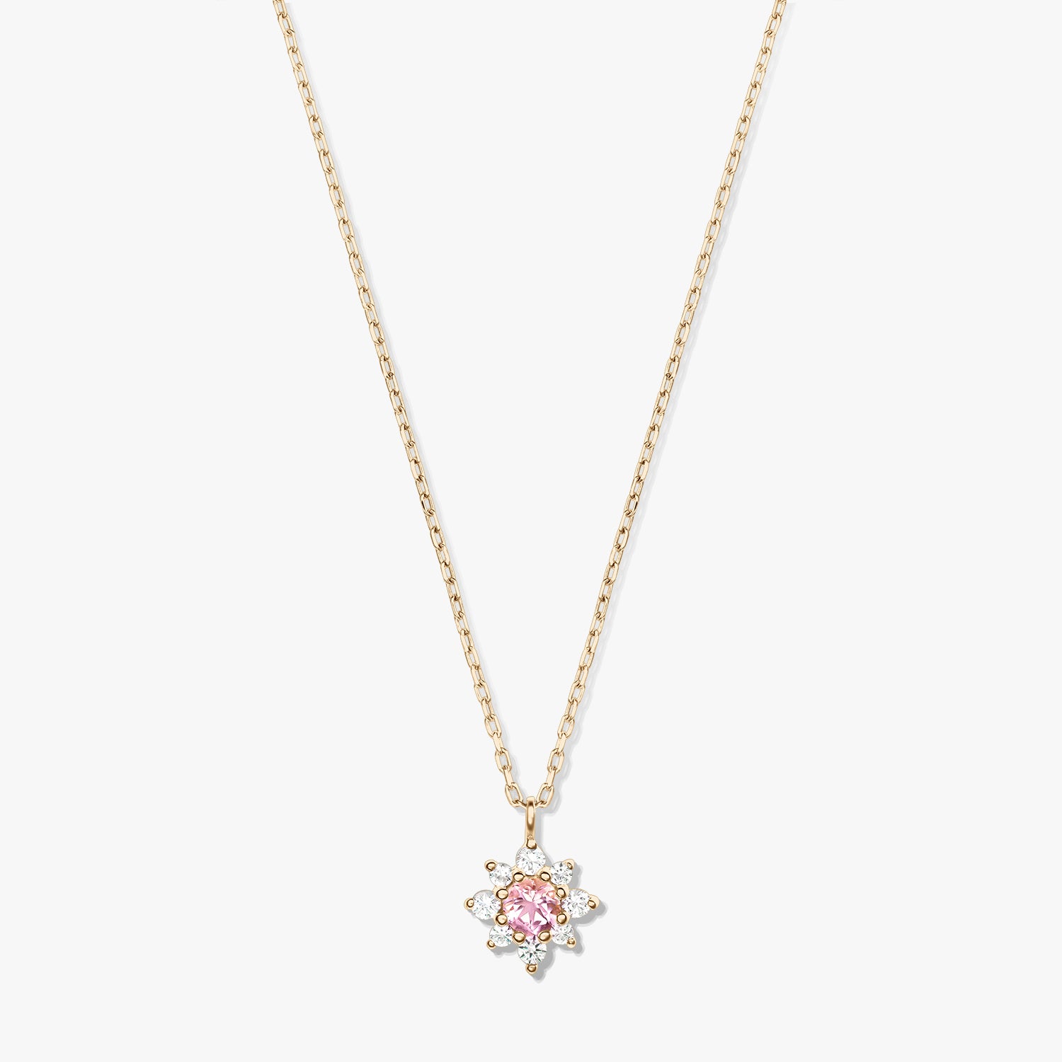Collana in oro giallo 14K con catena delicata e pendente floreale con morganite rosa al centro, circondata da zaffiri bianchi, su sfondo bianco.