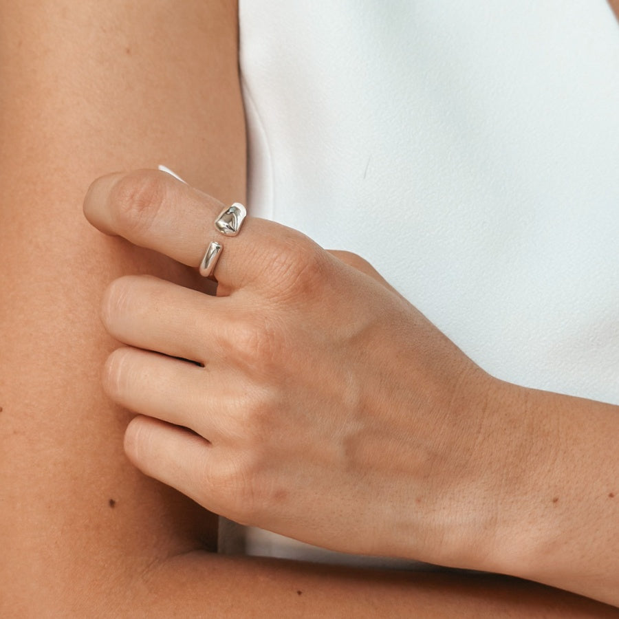 Anello in argento Huggie - Regolabile - Indira