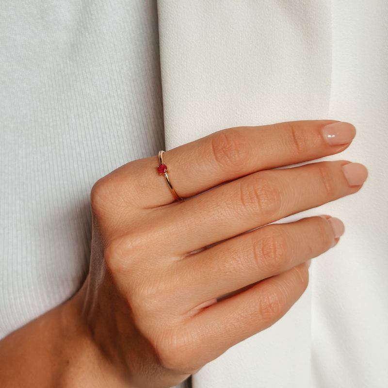 Anello in argento Birthstone Golden Luglio - Rubino - Indira