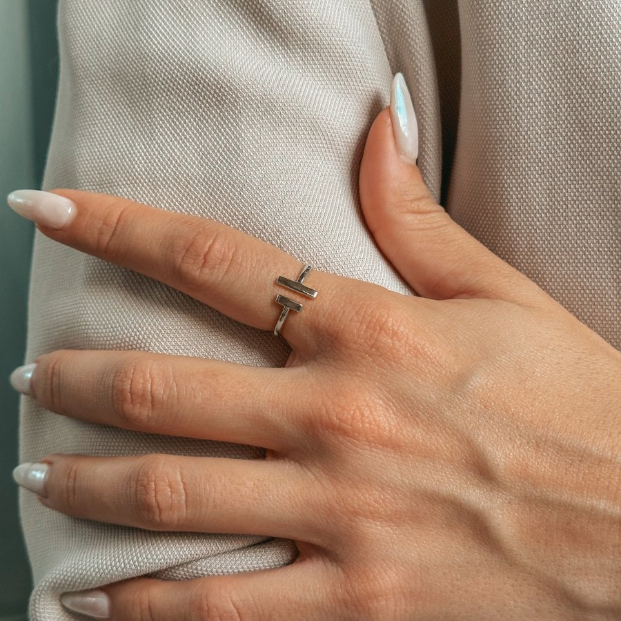 Anello in argento Parallel Bar - Indira