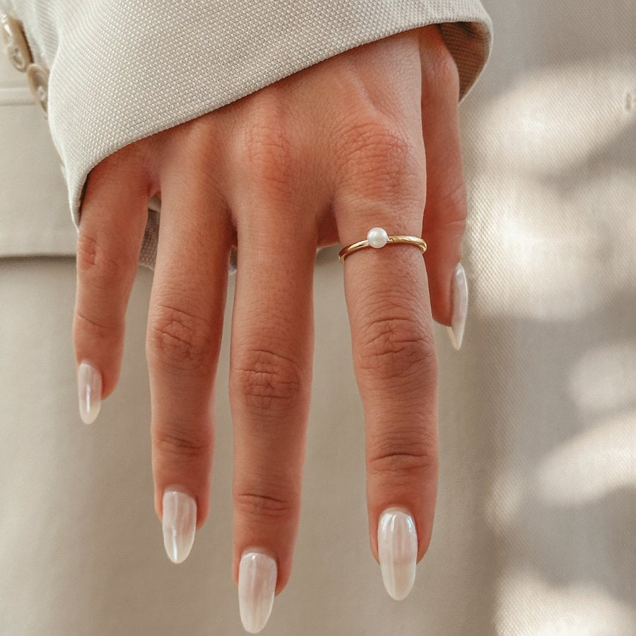 Anello in argento Golden Pearl Solitaire - Indira