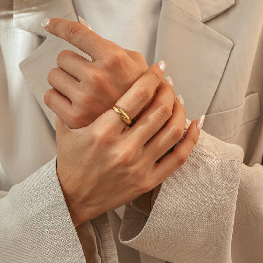 Anello in argento Golden Thin Dome - Indira