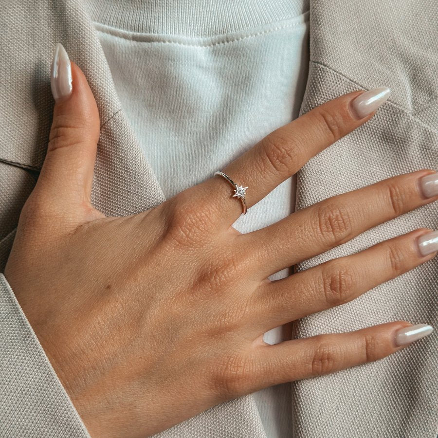 Anello in argento Hera - Zirconia - Indira