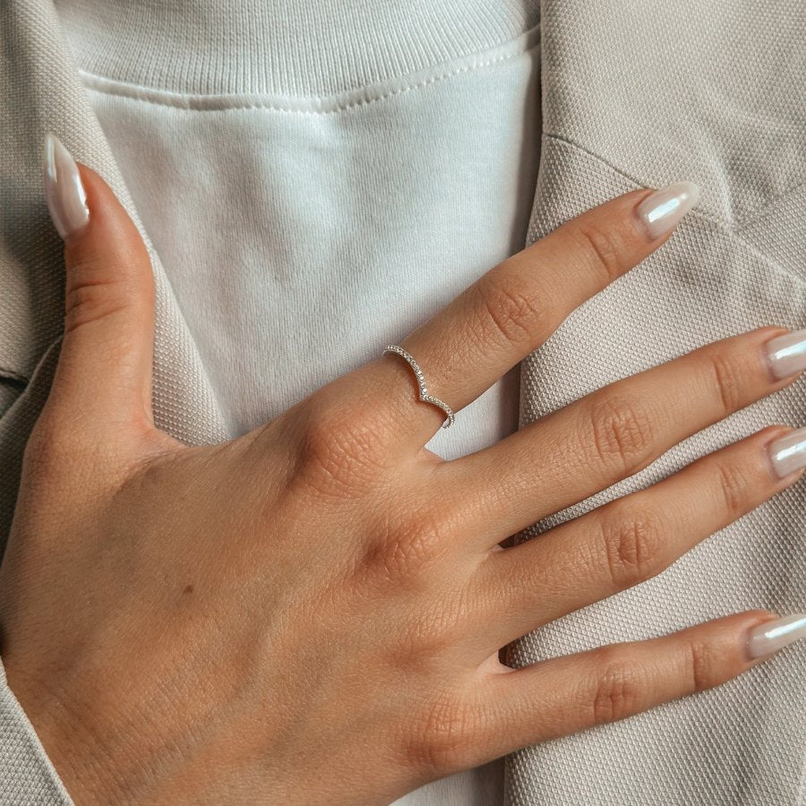 Anello in argento Simple V - Zirconia - Indira