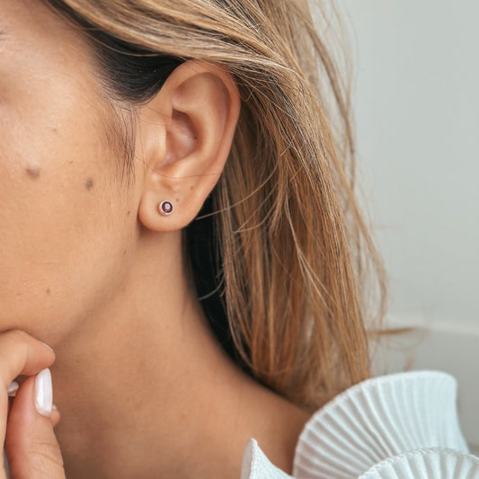 Orecchini in argento Birthstone Luglio - Rubino - Indira