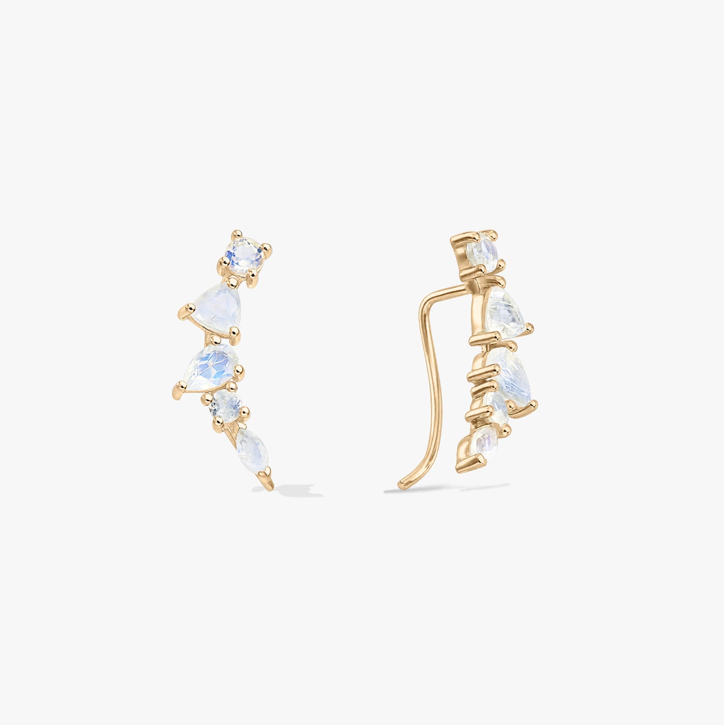 Coppia di orecchini ear climber con ear cuff in argento 925 con finitura color oro e pietre di luna a taglio misto, mostrati in vista frontale e laterale su sfondo bianco.