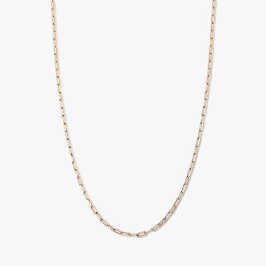 Collana choker a catena a graffetta in argento 925 con finitura dorata su sfondo bianco.