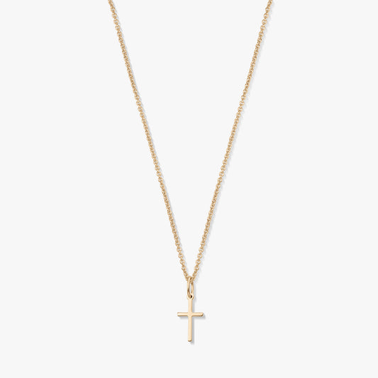 Collana minimalista in oro giallo 14K con un piccolo pendente a forma di croce su una catena fine, isolata su sfondo bianco.