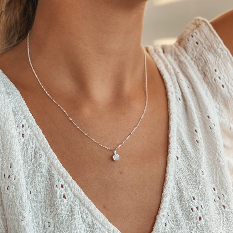 Collana in argento Birthstone June - Pietra di Luna - Indira