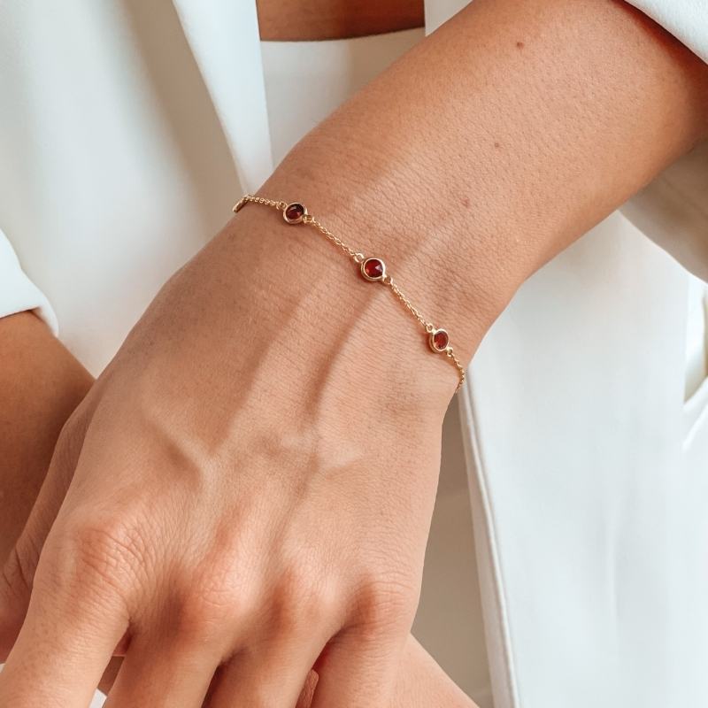 Bracciale in argento Birthstone Golden January - Granato - Indira