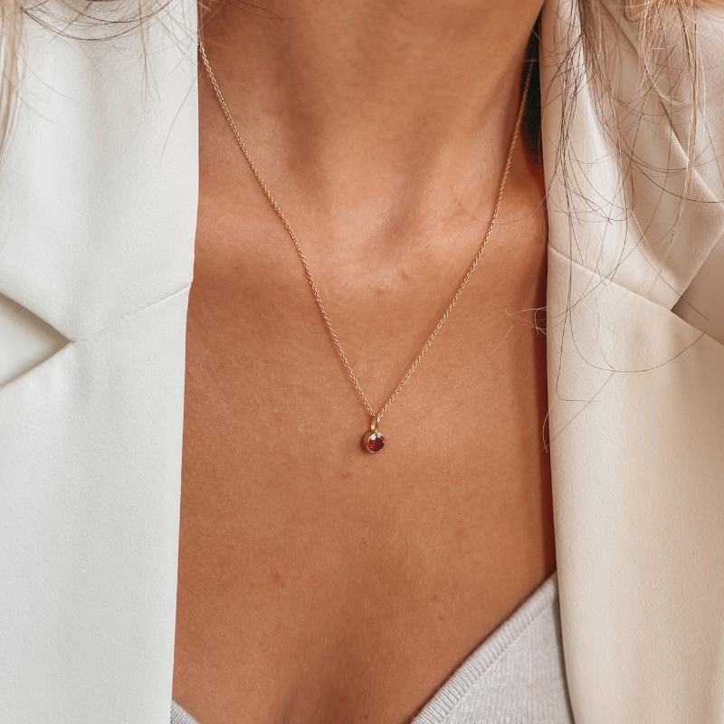 Collana in argento Birthstone Golden January - Granato - Indira