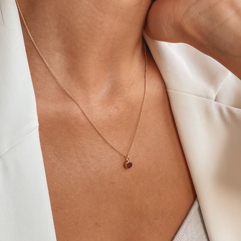 Collana in argento Birthstone Golden gennaio - Granato - Indira