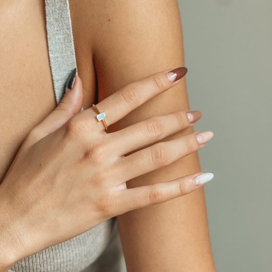 Anello in argento Golden Tessa - Pietra di Luna - Indira