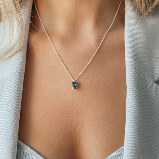 Collana in argento Serene - Topazio Blu Londra - Indira