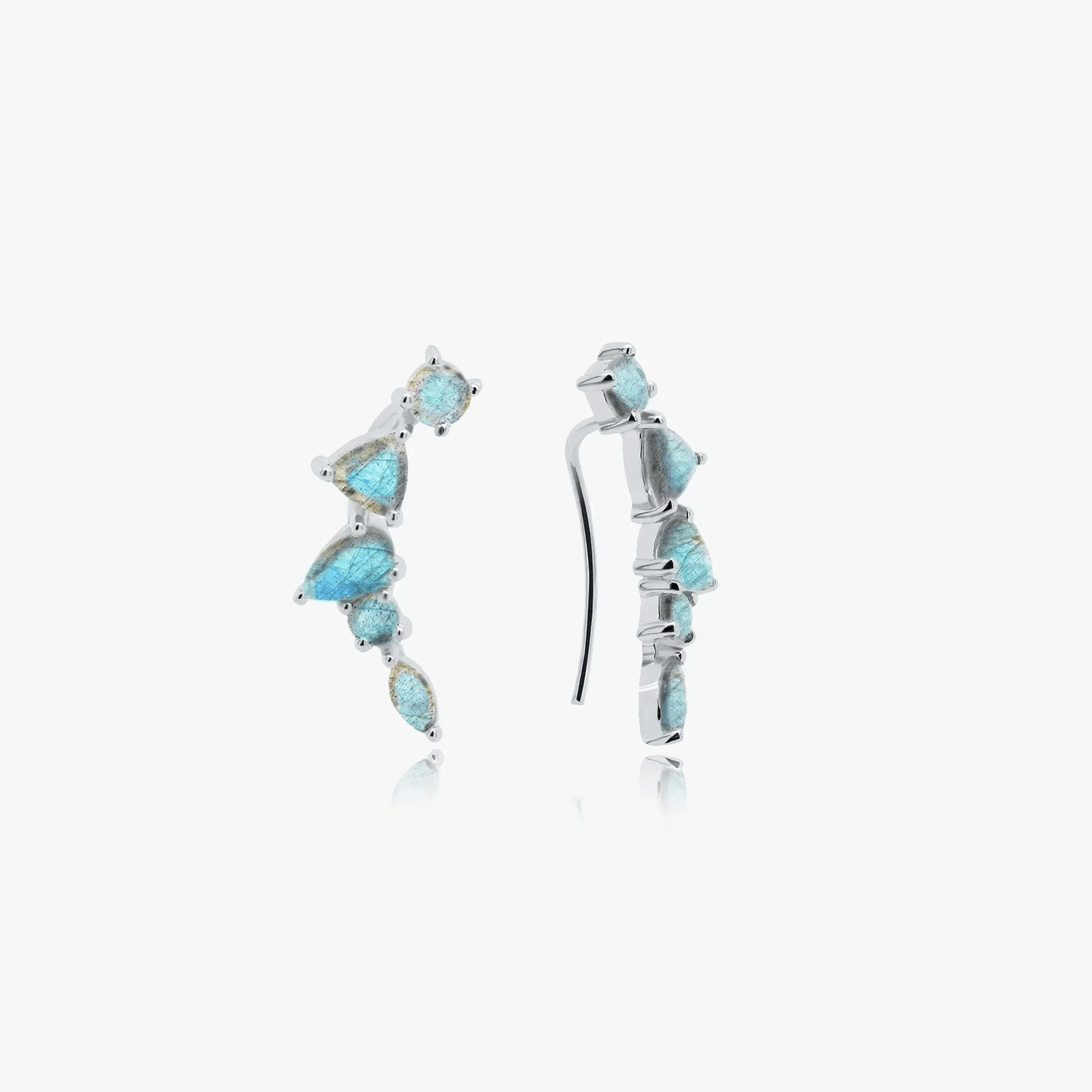 Orecchini Valery in argento con pietre di labradorite su sfondo bianco.