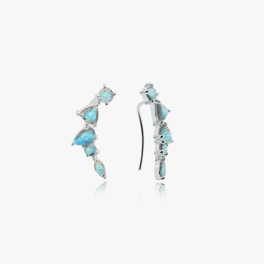 Orecchini Valery in argento con pietre di labradorite su sfondo bianco.