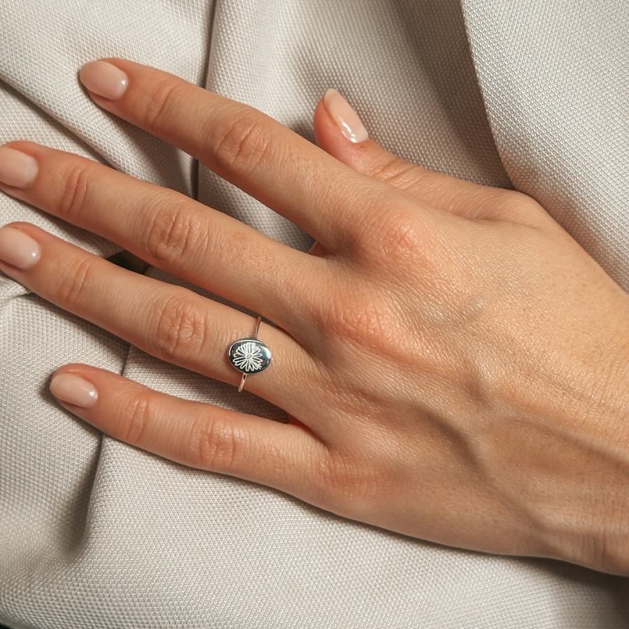 Anello in argento Birth Flower - April Daisy - Indira