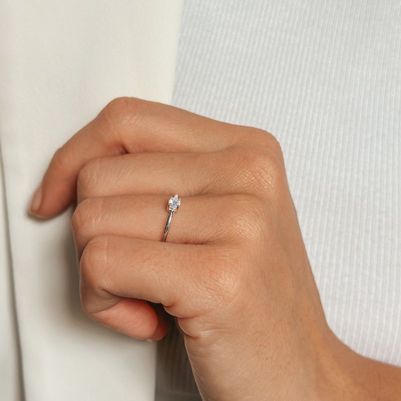 Anello in argento Birthstone June - Pietra di Luna - Indira