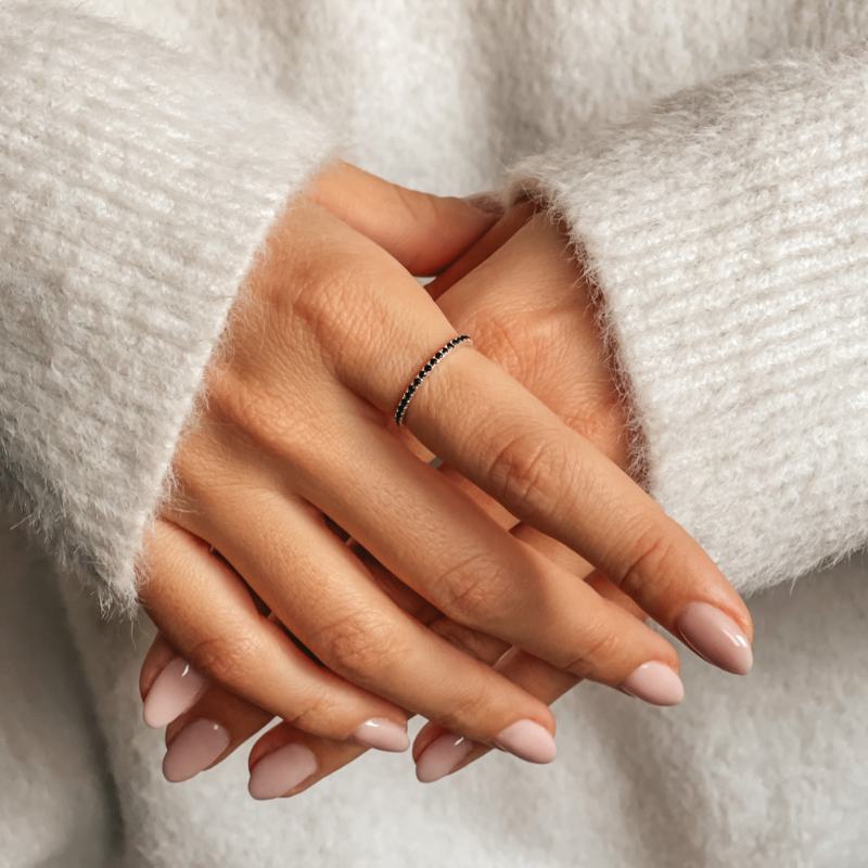 Anello in argento Classic Eternity - Onice Nero - Indira