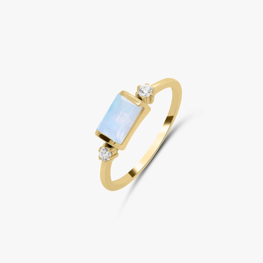 Anello Eva in oro e argento con pietra di luna e zirconi su sfondo bianco