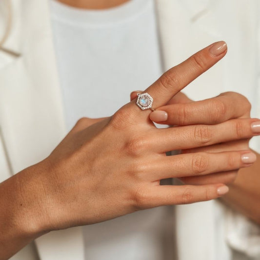 Anello in argento Lucy - Pietra di Luna - Indira