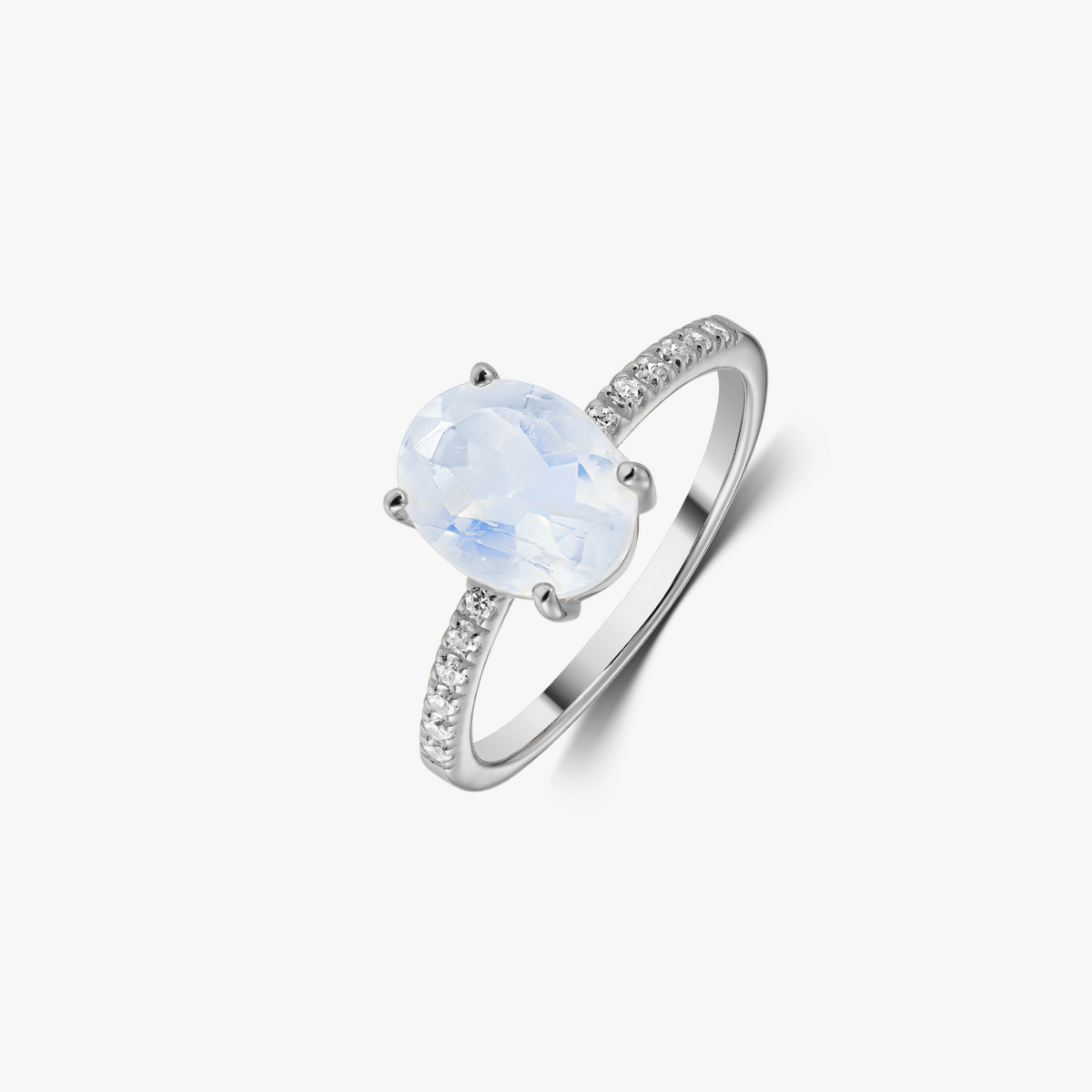 Anello in argento Reina con pietra di luna su sfondo bianco