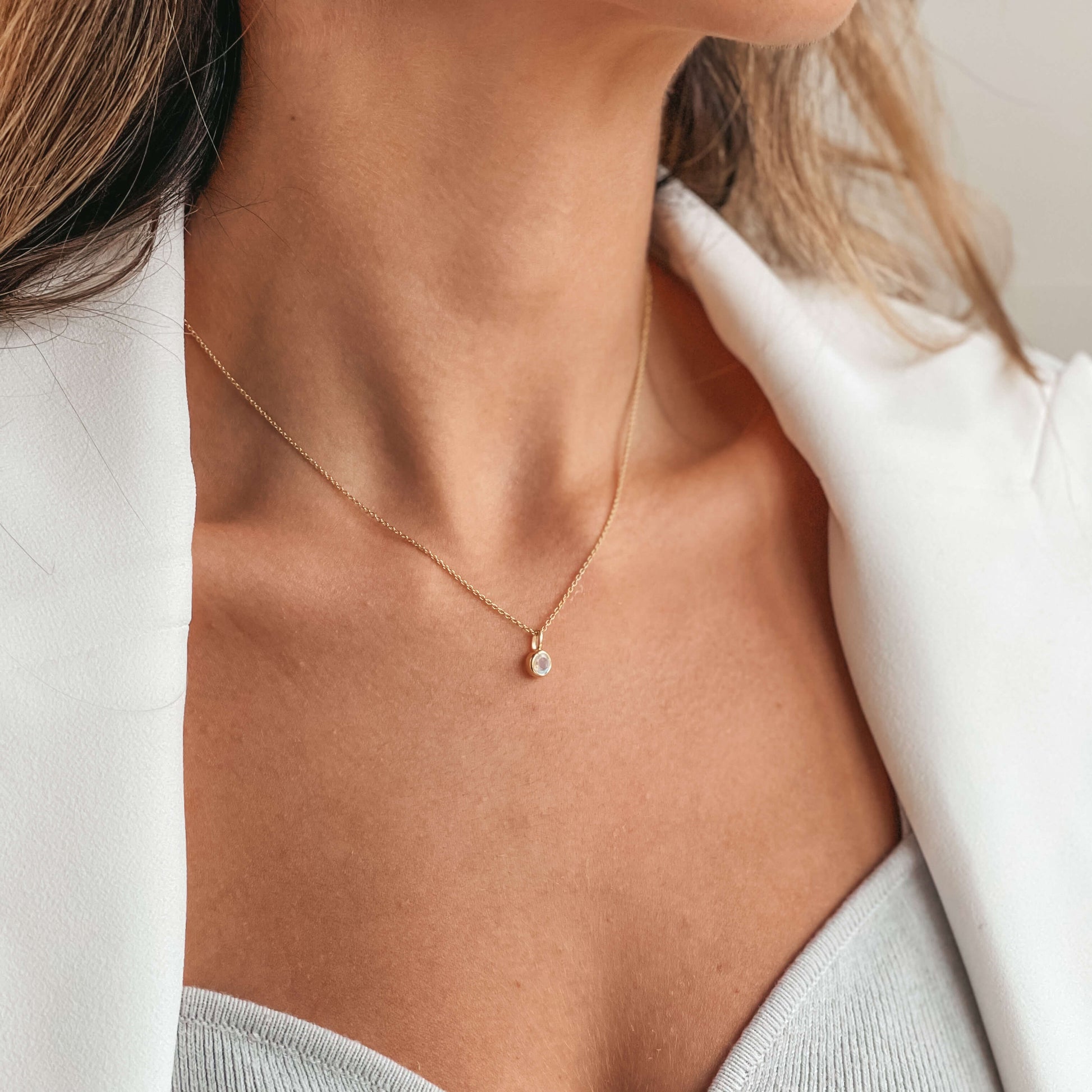 Collana in argento Birthstone Golden June - Pietra di Luna - Indira